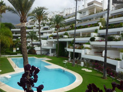 Lovely and bright duplex-penthouse located East of Marbella